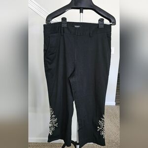 Karen Kane embroidered Capris- size 14